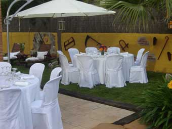 Carpa exterior en masia